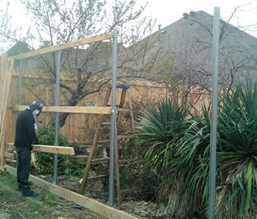 fence-installation-370x315